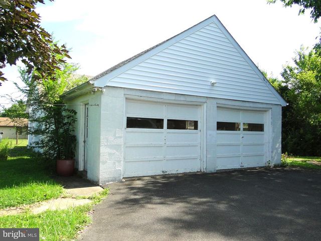 338 E BROAD ST, Trumbauersville, PA 18970