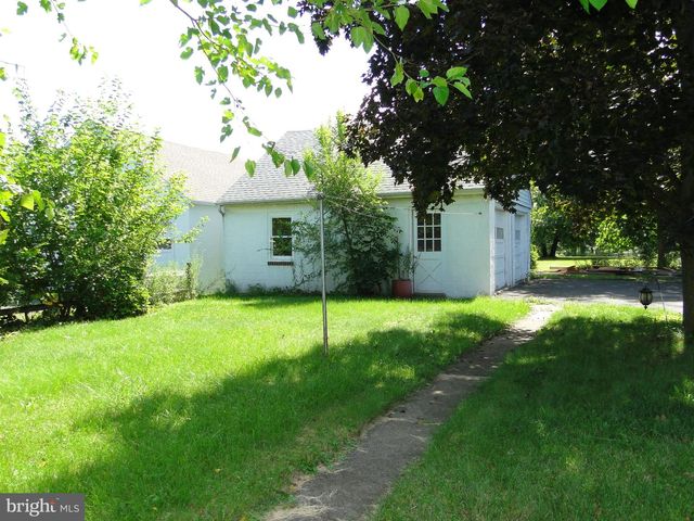 338 E BROAD ST, Trumbauersville, PA 18970