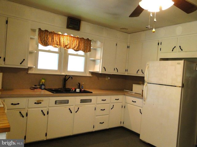 338 E BROAD ST, Trumbauersville, PA 18970