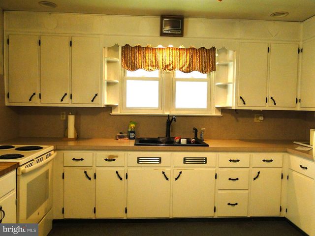 338 E BROAD ST, Trumbauersville, PA 18970