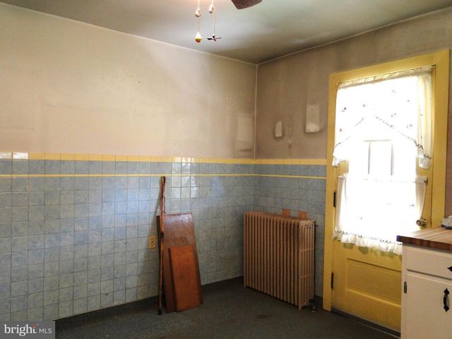 338 E BROAD ST, Trumbauersville, PA 18970