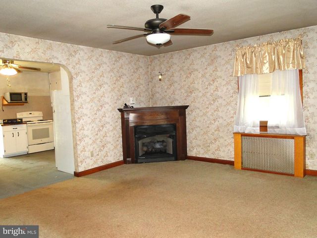 338 E BROAD ST, Trumbauersville, PA 18970
