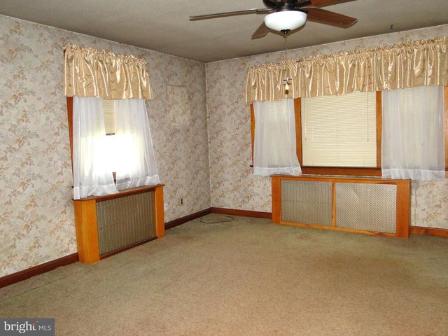 338 E BROAD ST, Trumbauersville, PA 18970