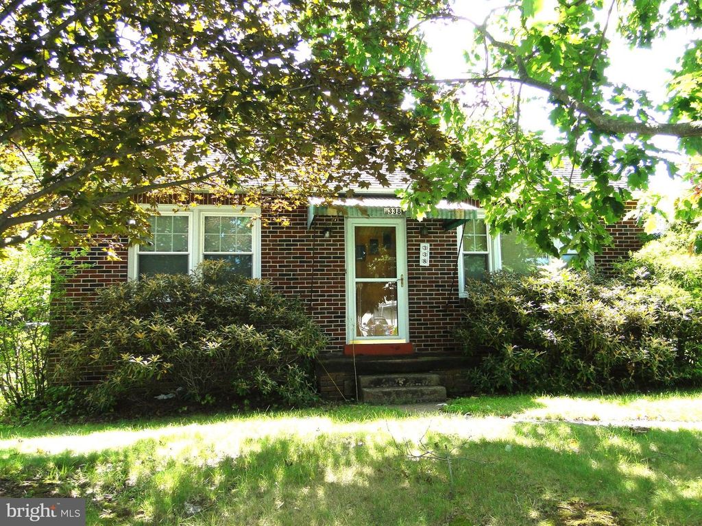 338 E BROAD ST, Trumbauersville, PA 18970