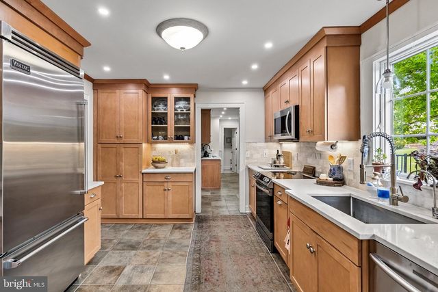 117 BURLINGTON PATH RD, Cream Ridge, NJ 08514
