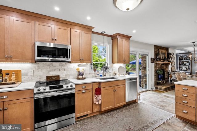 117 BURLINGTON PATH RD, Cream Ridge, NJ 08514