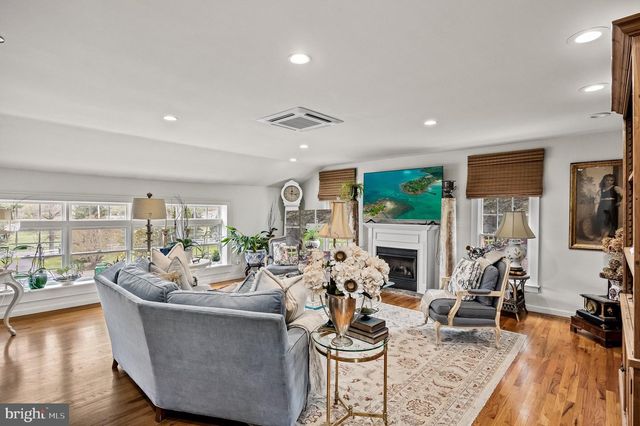 117 BURLINGTON PATH RD, Cream Ridge, NJ 08514