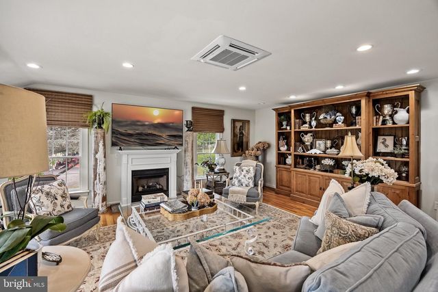 117 BURLINGTON PATH RD, Cream Ridge, NJ 08514