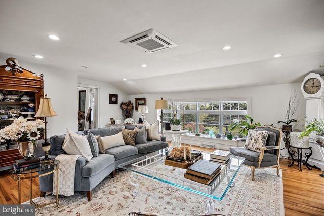 117 BURLINGTON PATH RD, Cream Ridge, NJ 08514