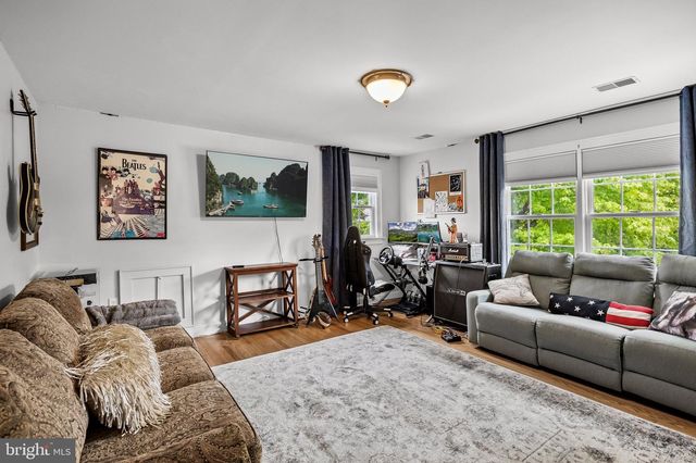 117 BURLINGTON PATH RD, Cream Ridge, NJ 08514