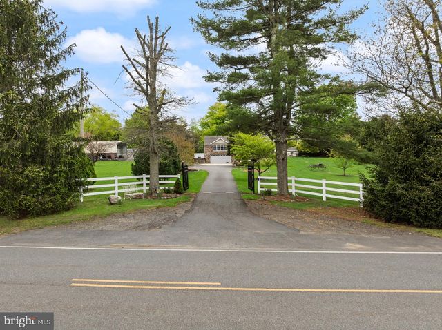 117 BURLINGTON PATH RD, Cream Ridge, NJ 08514