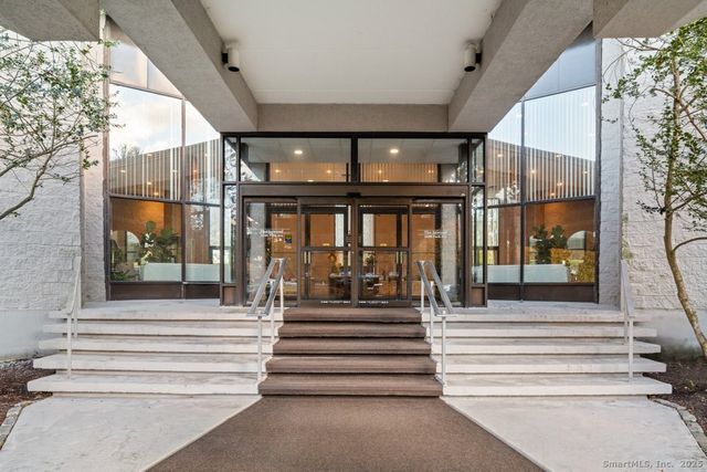 3200 Park Avenue 11E2, Bridgeport, CT 06604