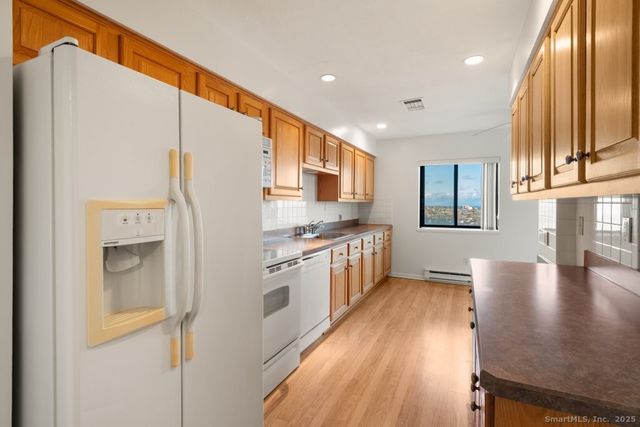 3200 Park Avenue 11E2, Bridgeport, CT 06604