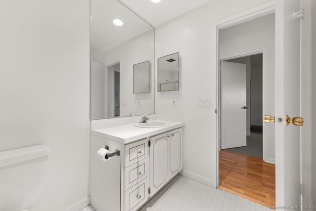 3200 Park Avenue 11E2, Bridgeport, CT 06604