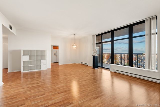 3200 Park Avenue 11E2, Bridgeport, CT 06604