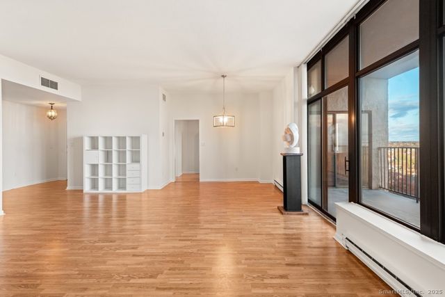 3200 Park Avenue 11E2, Bridgeport, CT 06604