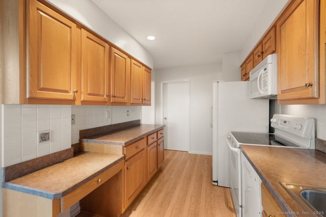 3200 Park Avenue 11E2, Bridgeport, CT 06604