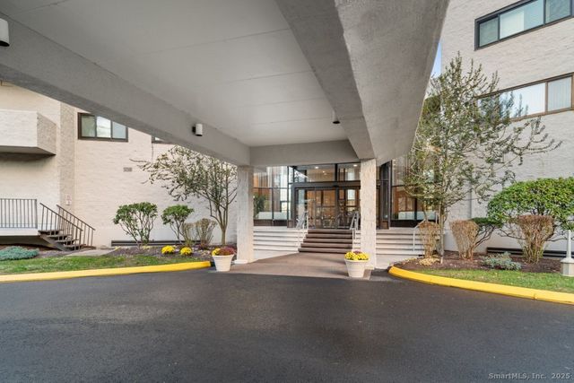 3200 Park Avenue 11E2, Bridgeport, CT 06604