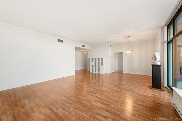 3200 Park Avenue 11E2, Bridgeport, CT 06604