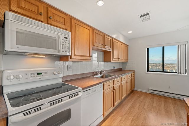 3200 Park Avenue 11E2, Bridgeport, CT 06604