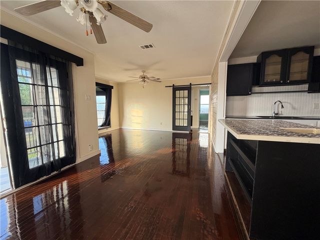 1501 Wynwood St, Corpus Christi, TX 78415