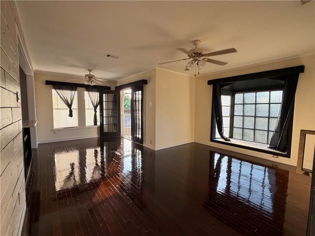 1501 Wynwood St, Corpus Christi, TX 78415