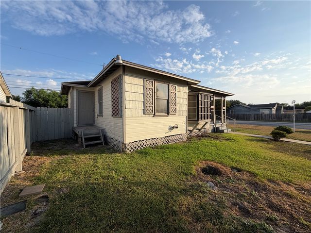 1501 Wynwood St, Corpus Christi, TX 78415