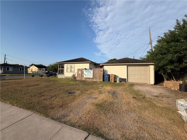 1501 Wynwood St, Corpus Christi, TX 78415
