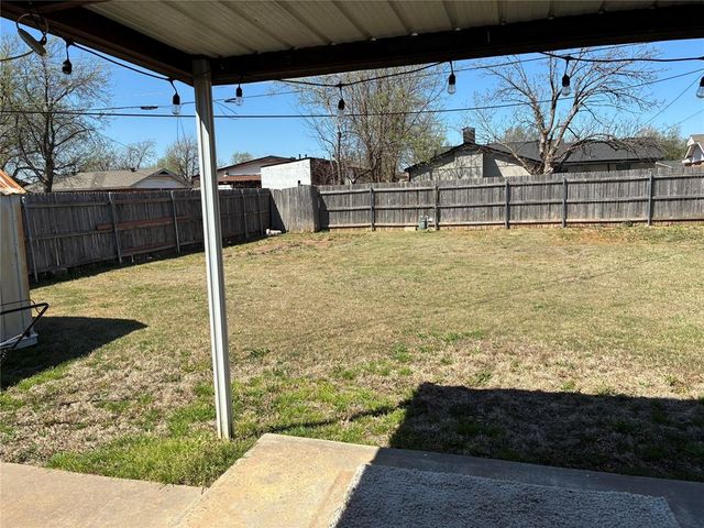 911 SW 2nd Street, Moore, OK 73160