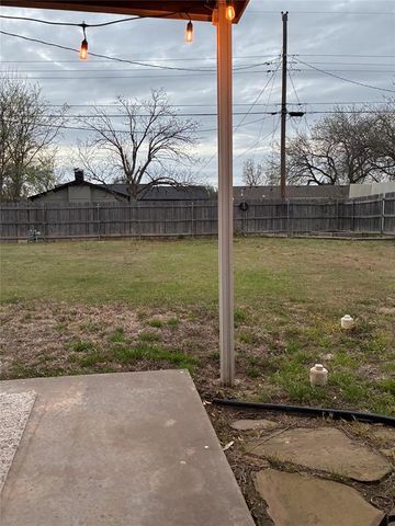 911 SW 2nd Street, Moore, OK 73160