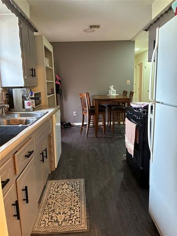 911 SW 2nd Street, Moore, OK 73160