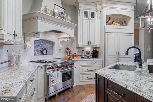 22665 CREIGHTON FARMS DR, Leesburg, VA 20175