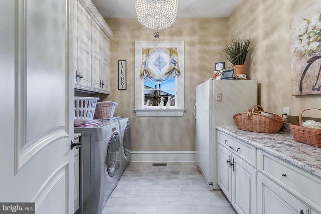 22665 CREIGHTON FARMS DR, Leesburg, VA 20175