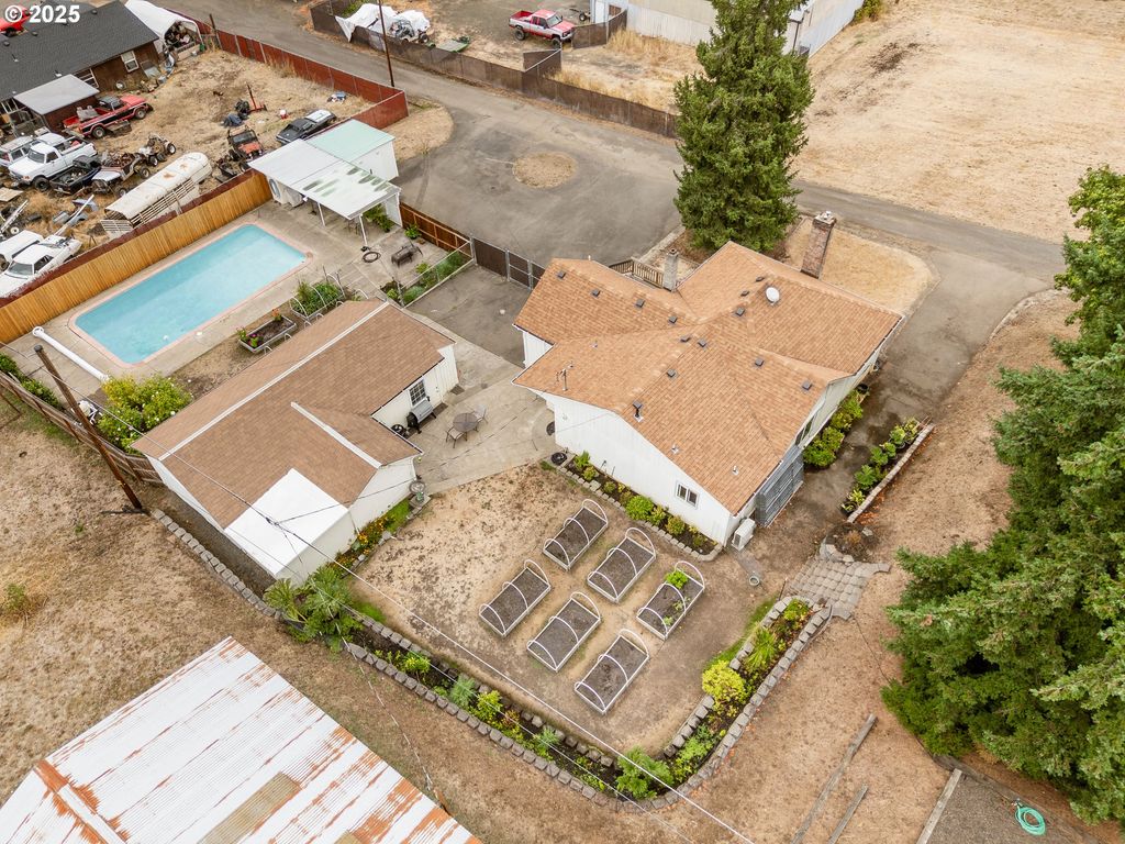 157 Ne SPENCER Ct, Roseburg, OR 97470