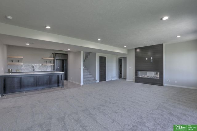 5807 N 197th Street, Elkhorn, NE 68022