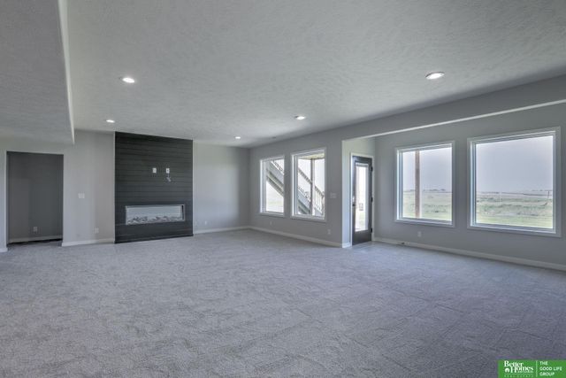 5807 N 197th Street, Elkhorn, NE 68022
