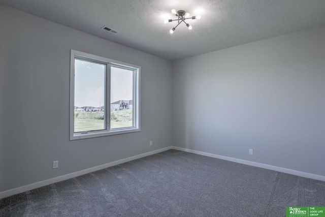5807 N 197th Street, Elkhorn, NE 68022