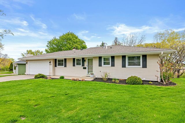 9055 Johnson Avenue S, Bloomington, MN 55437