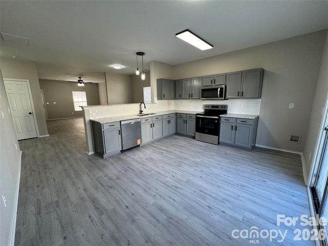 9019 Newfield Street, Charlotte, NC 28216