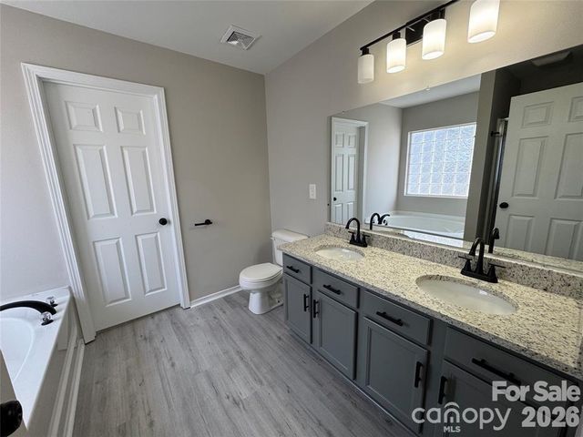 9019 Newfield Street, Charlotte, NC 28216