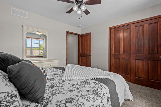 W6464 CHERRYBARK CIRCLE, Menasha, WI 54952