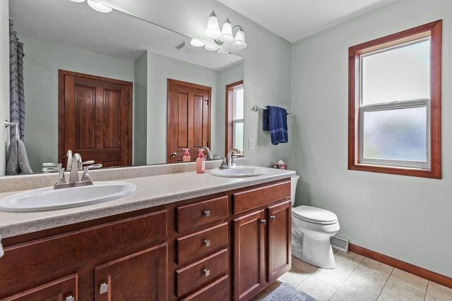 W6464 CHERRYBARK CIRCLE, Menasha, WI 54952