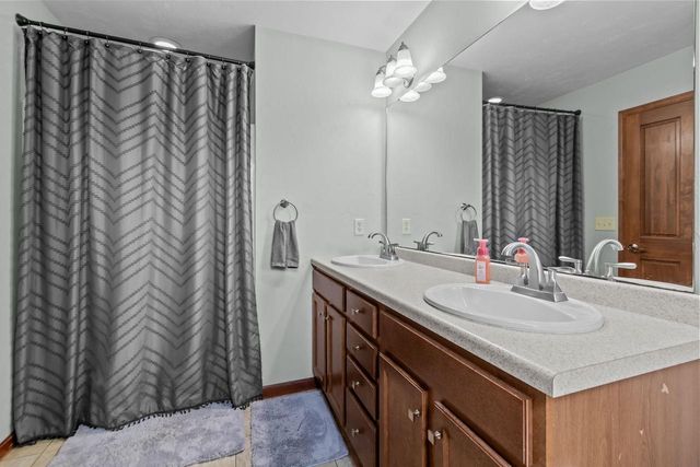 W6464 CHERRYBARK CIRCLE, Menasha, WI 54952