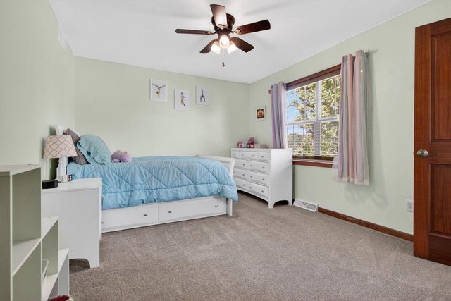 W6464 CHERRYBARK CIRCLE, Menasha, WI 54952