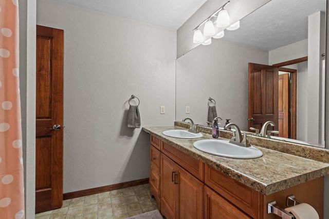 W6464 CHERRYBARK CIRCLE, Menasha, WI 54952
