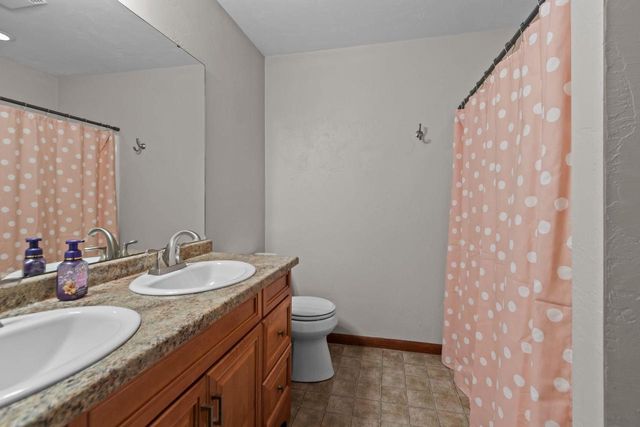 W6464 CHERRYBARK CIRCLE, Menasha, WI 54952