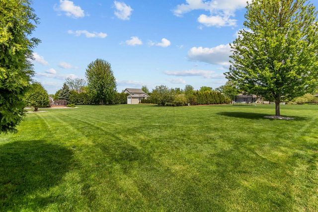 W6464 CHERRYBARK CIRCLE, Menasha, WI 54952