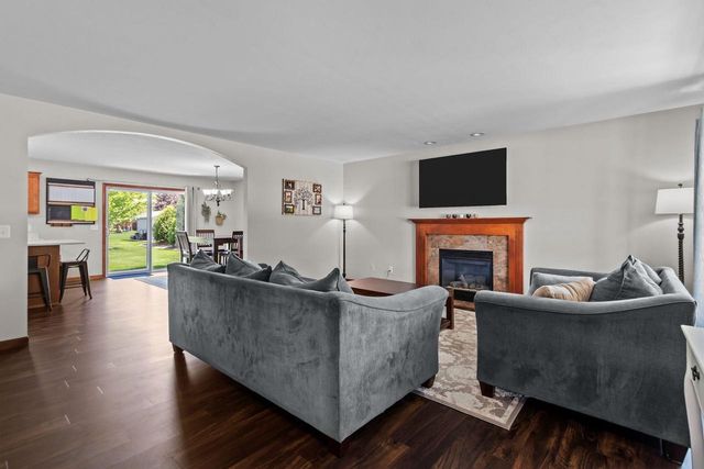 W6464 CHERRYBARK CIRCLE, Menasha, WI 54952