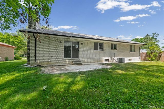 3030 Chard Avenue, Warren, MI 48092