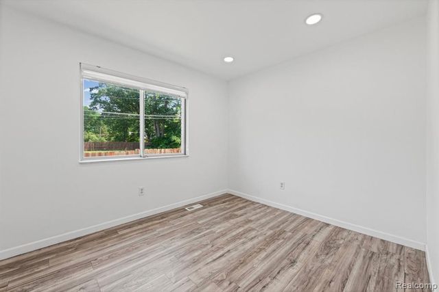3030 Chard Avenue, Warren, MI 48092